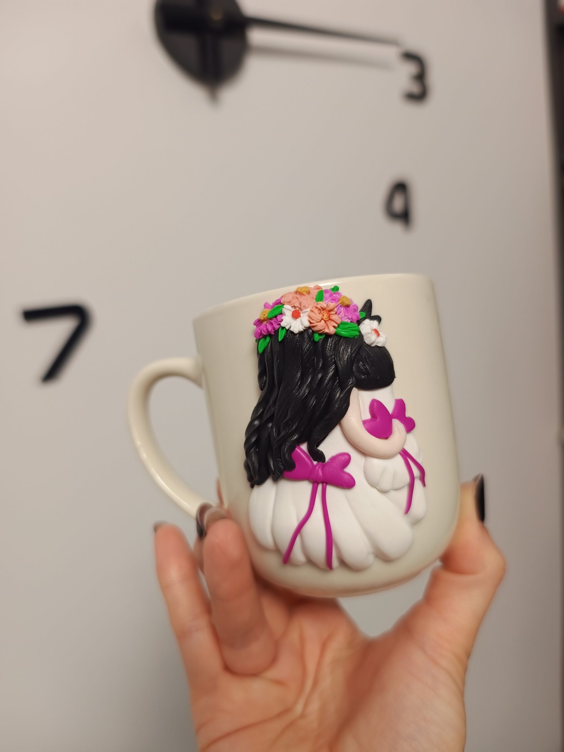 Căni decorate cu lalele din lut polimeric