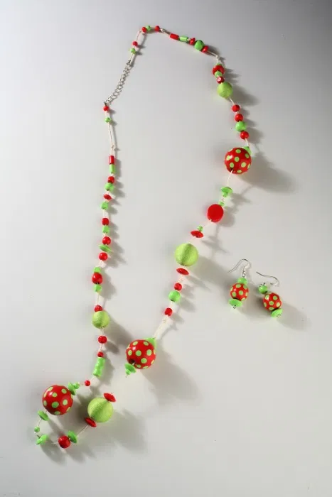 Vand colier unicat “Cirese de mai”